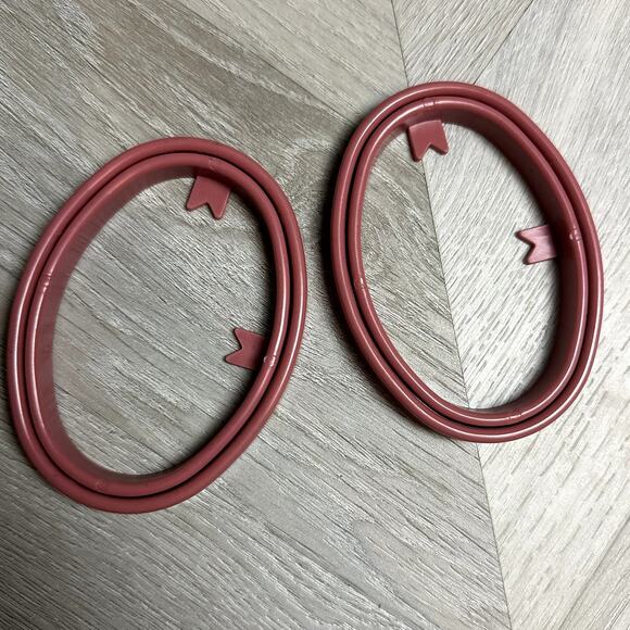 Lot of 2 Plastic Vintage Embroidery Hoops Pink Oval 2.5" x 3.5" Taiwan - Picture 4 of 6